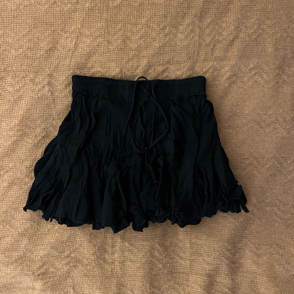 Flowy black skirt